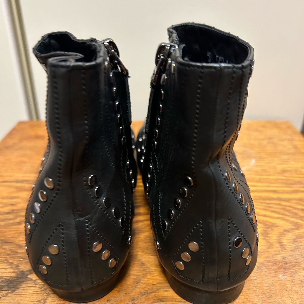 Bally Leather Studded Chelsea Boots. So Stylish And Buttery 37.5 View 5